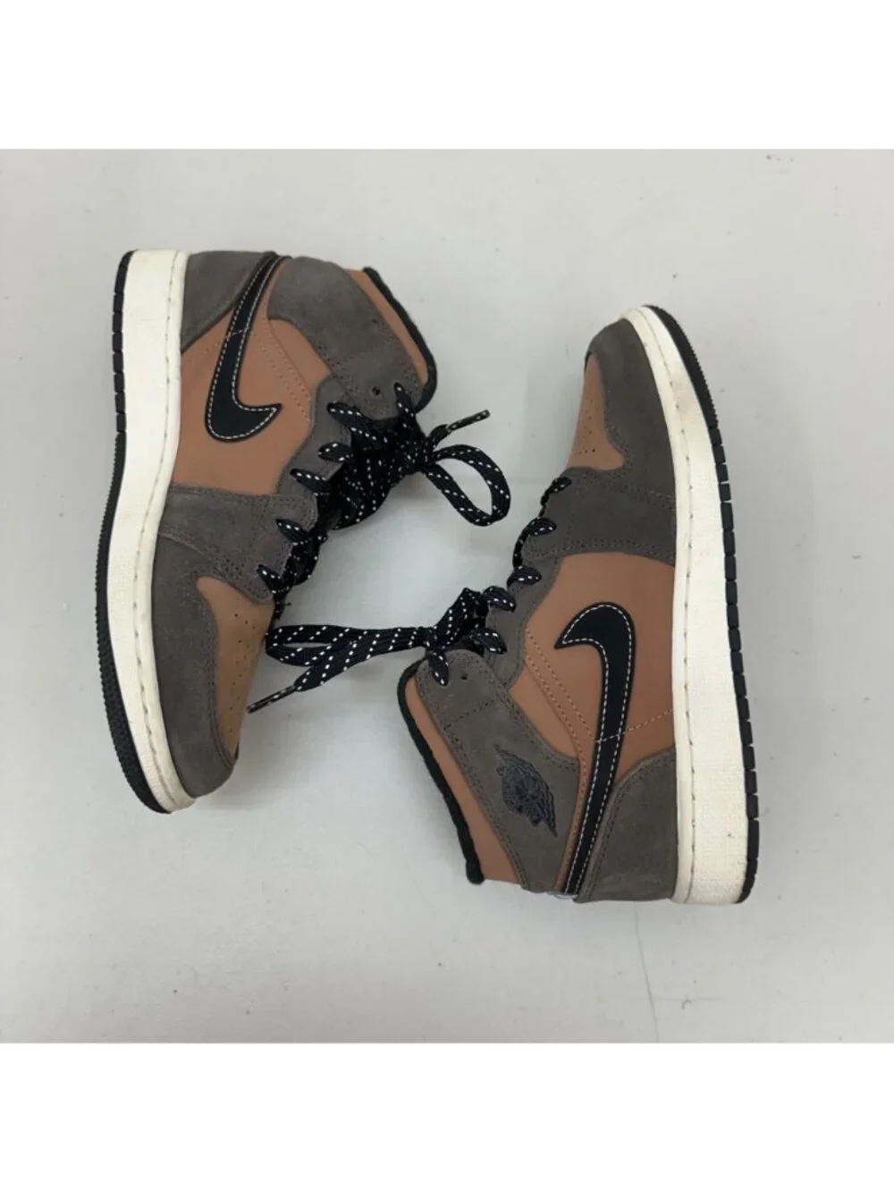 Nike Air Jordan 1 Mid SE DC7248-200 Dark Chocolate Sneakers Shoes Youth sz 4.5Y